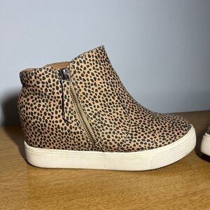 Universal Thread Cheetah Printed Wedge Sneakers Size 8